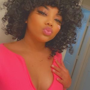 Meet your Posher, Niya